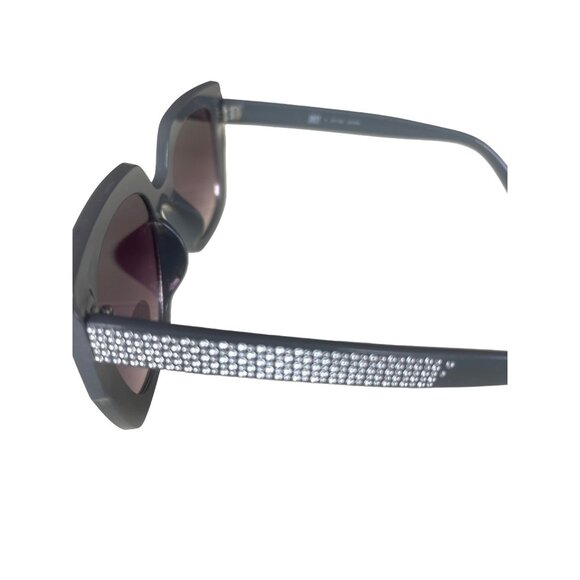 Juicy Gray Oversized Square Frame Sparkling Rhinestone Sunglasses NWOT - Picture 4 of 4